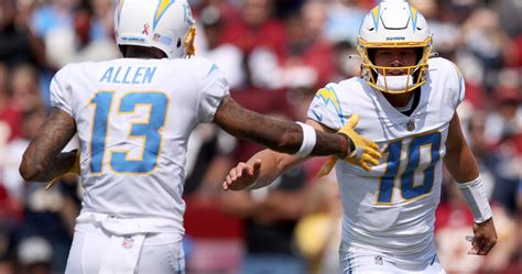 Best qbs fantasy football - Jan 11, 2022 · Wilson and Tannehill also were quarterback busts, and it will be interesting to see how Fantasy managers approach Wilson on Draft Day -- if he remains in Seattle. 2022 Top 12 QB Rankings Jamey ...